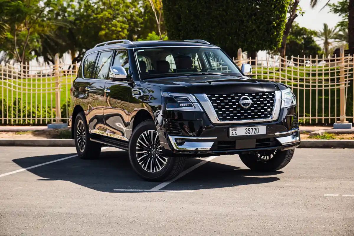 Rent Nissan Patrol SE Platinum in Dubai - Black color with 400 HP