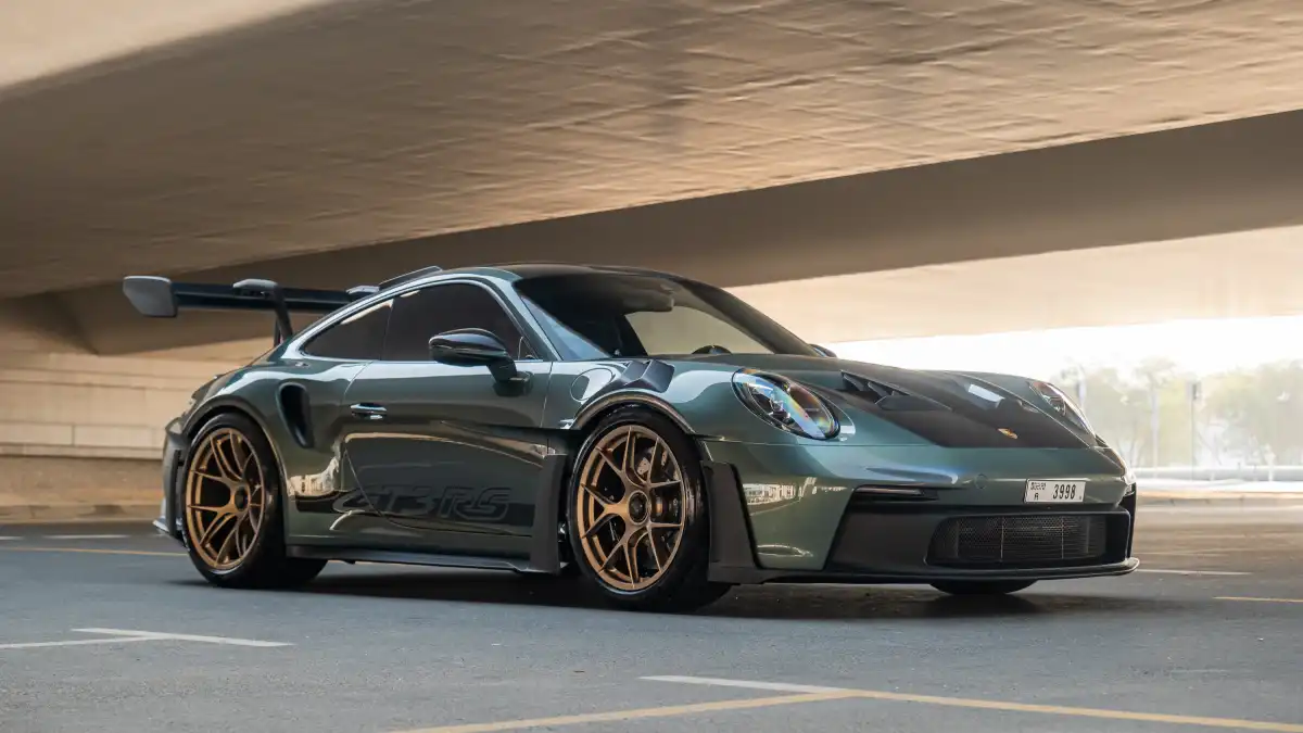 Rent Porsche 911 GT3 RS in Dubai