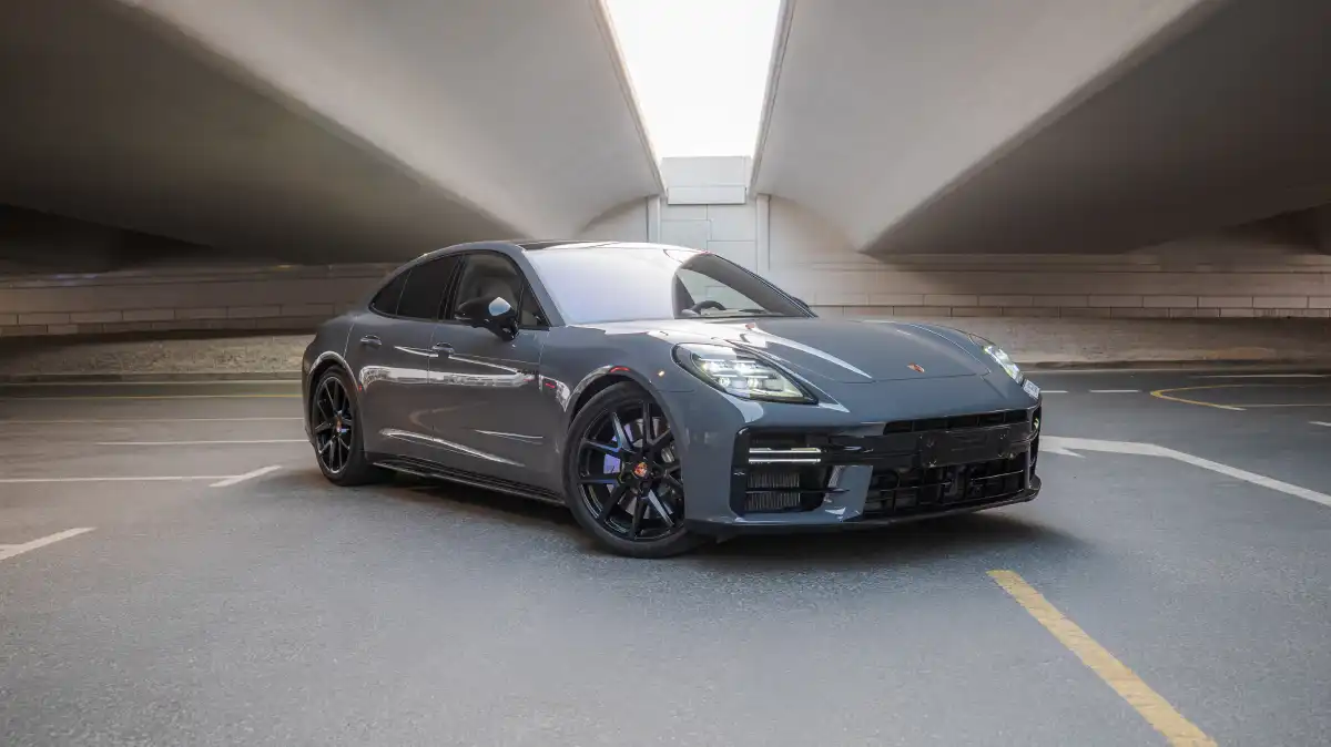 Rent Porsche Panamera 4S E-Hybrid in Dubai